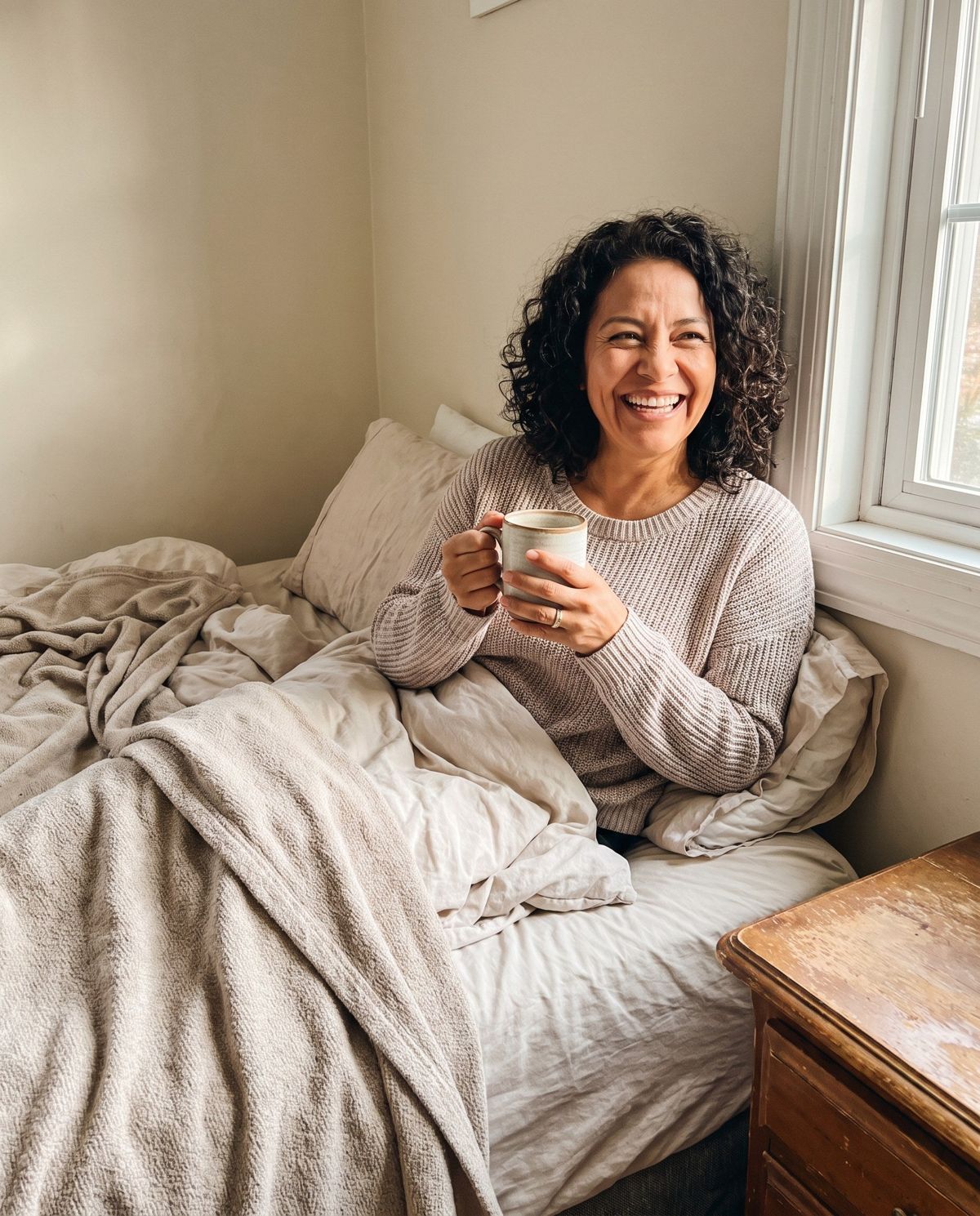 Mujer descansada y feliz